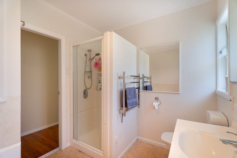 Photo of property in 37 Hampton Hill Road, Tawa, Wellington, 5028