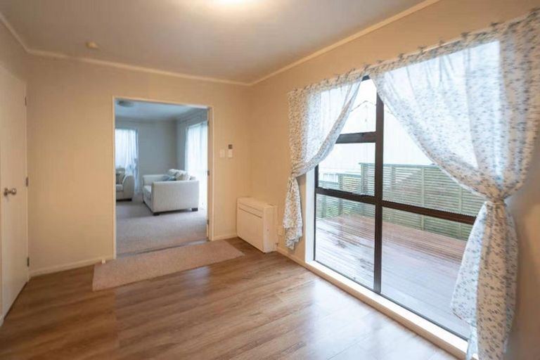 Photo of property in 10 Tio Tio Road, Miramar, Wellington, 6022