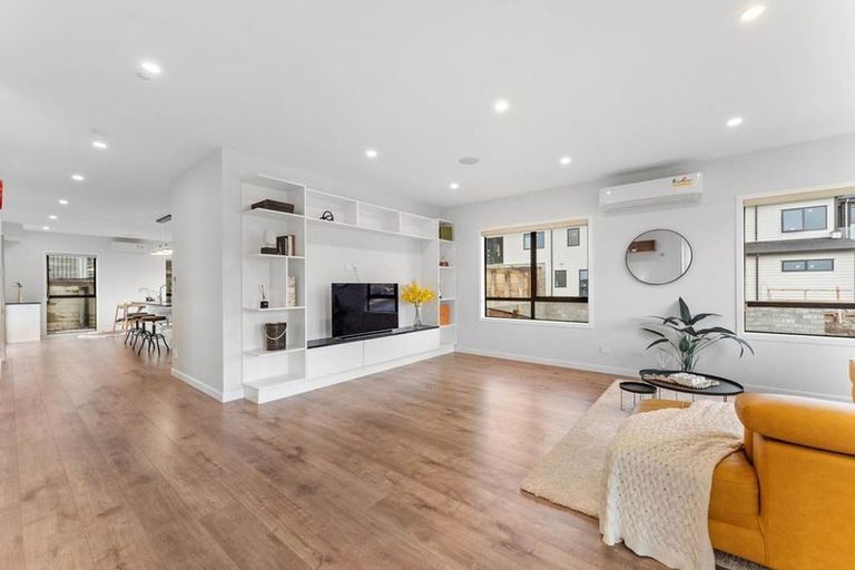 Photo of property in 7 Lawson Creek Street, Massey, Auckland, 0614