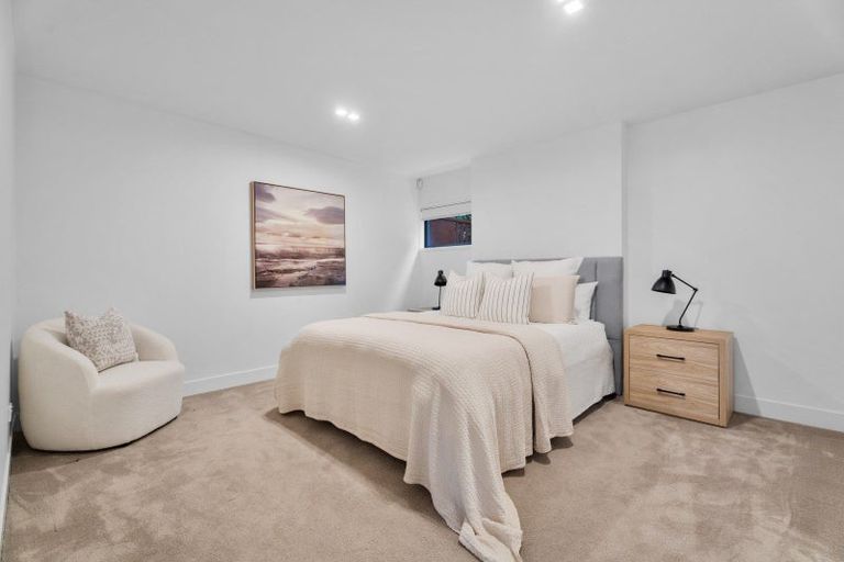 Photo of property in 1 Endymion Place, Half Moon Bay, Auckland, 2012