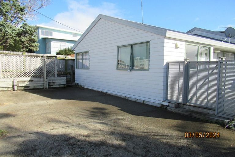 Photo of property in 53 Knights Road, Rothesay Bay, Auckland, 0630