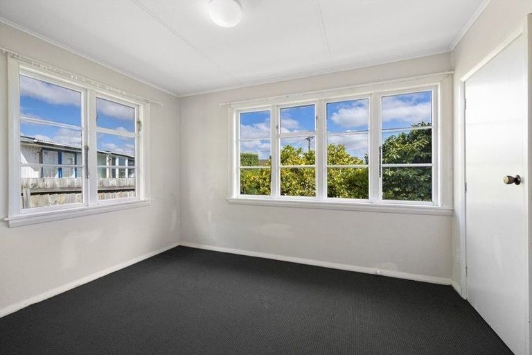 Photo of property in 9 Virgil Place, Northcote, Christchurch, 8052
