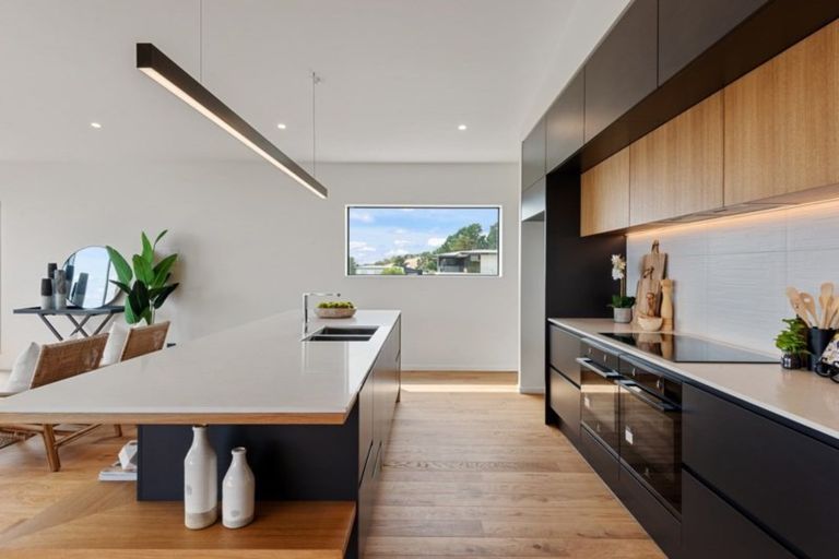 Photo of property in 2 Bluewater View, Mount Pleasant, Christchurch, 8081