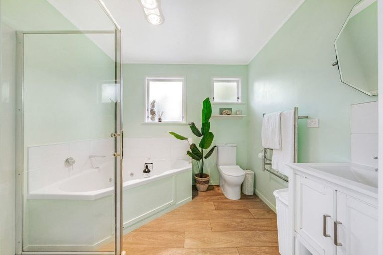 Photo of property in 92 Awaruku Road, Torbay, Auckland, 0630