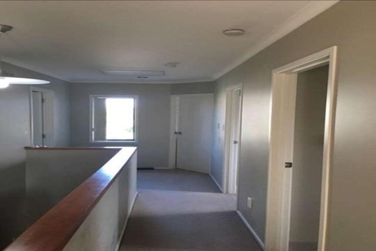 Photo of property in 4 Vicente Place, Oteha, Auckland, 0632