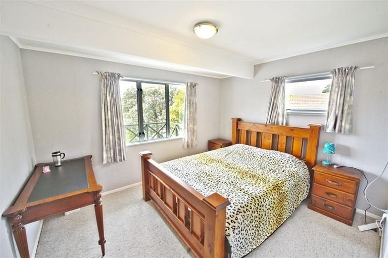 Photo of property in 13 Trias Road, Totara Vale, Auckland, 0629