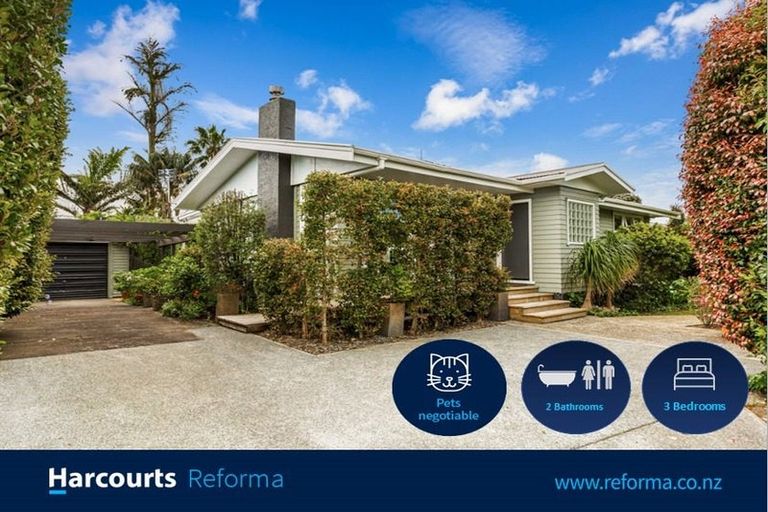 Photo of property in 55 Graham Avenue, Te Atatu Peninsula, Auckland, 0610