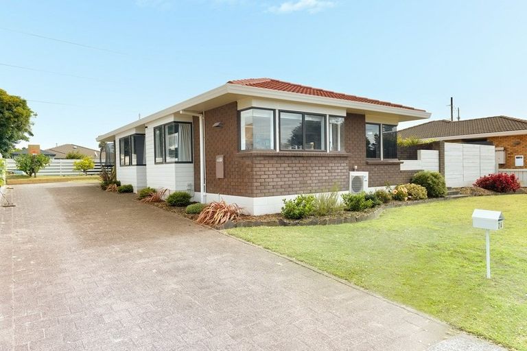 Photo of property in 24 Balmacewen Place, Mount Maunganui, 3116