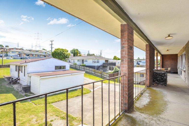 Photo of property in 236 Triangle Road, Massey, Auckland, 0614