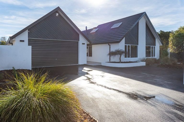 Photo of property in 27 Creese Place, Redwood, Christchurch, 8051