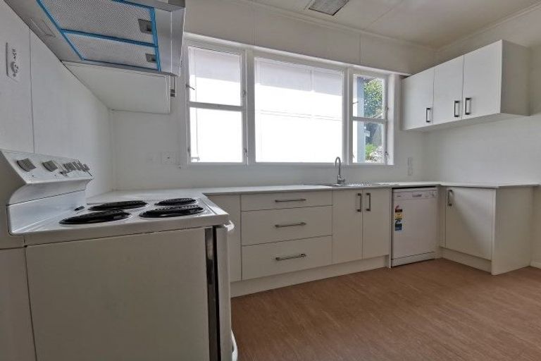 Photo of property in 5a Randwick Road, Northland, Wellington, 6012