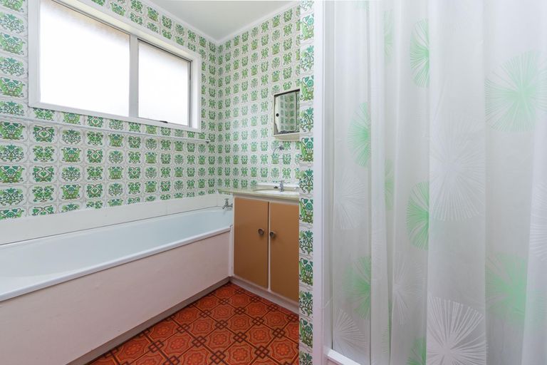 Photo of property in 18 St Catherine Crescent, West Harbour, Auckland, 0618
