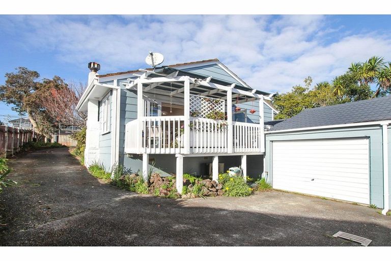 Photo of property in 1/162 Deep Creek Road, Torbay, Auckland, 0630