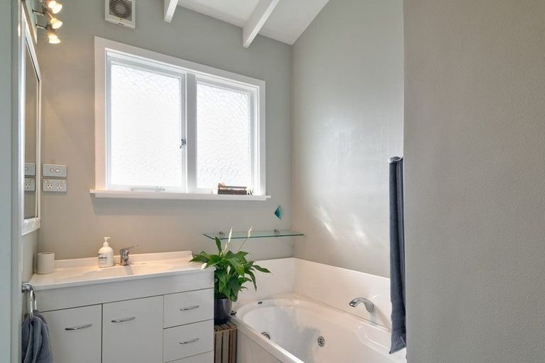 Photo of property in 82 Roberta Drive, Somerfield, Christchurch, 8024