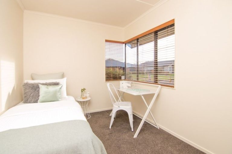 Photo of property in 8 Sorrento Place, Kelvin Grove, Palmerston North, 4414