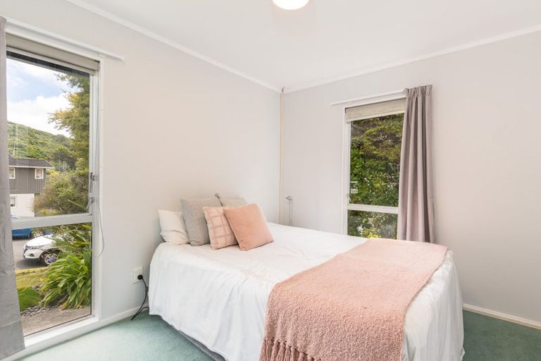 Photo of property in 18 Greyfriars Crescent, Tawa, Wellington, 5028