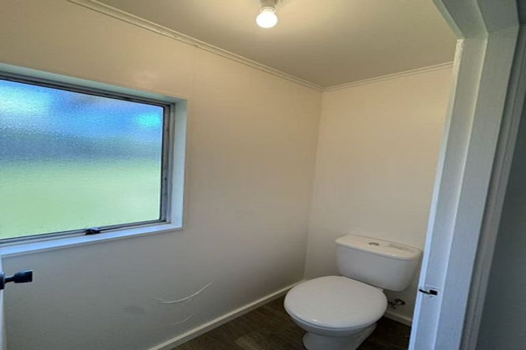 Photo of property in 18 Athena Drive, Totara Vale, Auckland, 0629