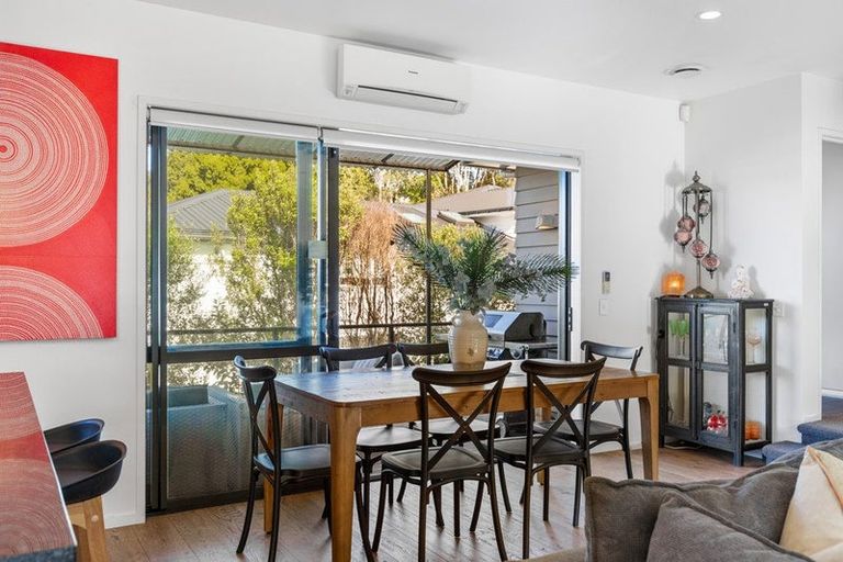 Photo of property in 24 Edgerton Road, Te Atatu Peninsula, Auckland, 0610