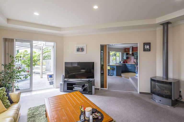 Photo of property in 43 Quadrant Heights, Paraparaumu, 5032