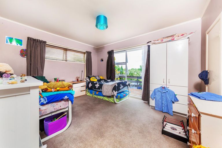 Photo of property in 3 Kaikoura Street, Henderson, Auckland, 0612