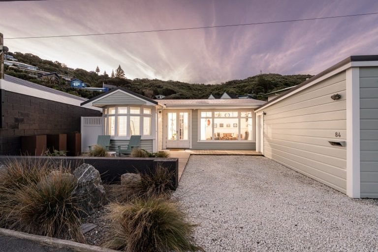 Photo of property in 84 The Esplanade, Houghton Bay, Wellington, 6023