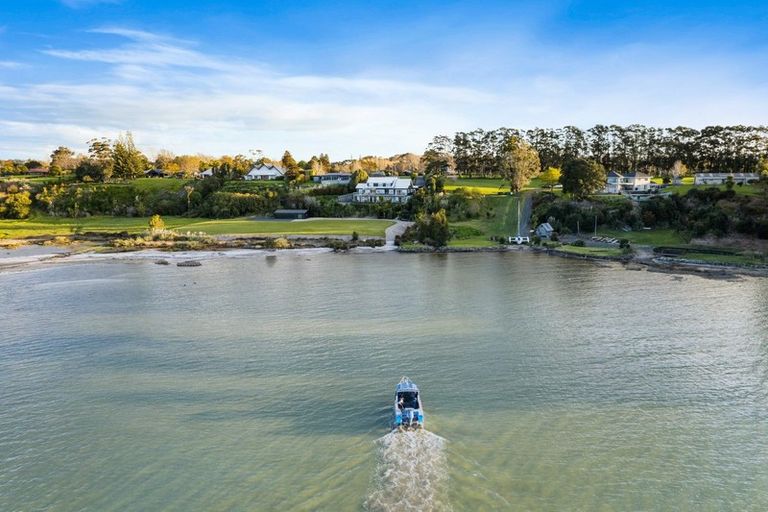 Photo of property in 369 Clifton Road, Whitford, Howick, 2571