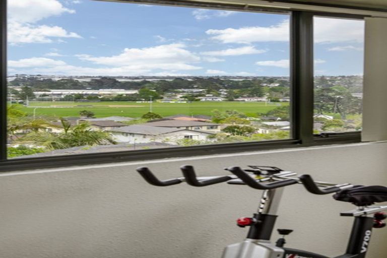 Photo of property in 19b Eske Place, Highland Park, Auckland, 2010