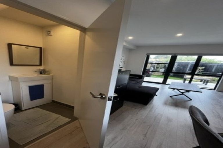 Photo of property in 1/21 Newham Place, Henderson, Auckland, 0612