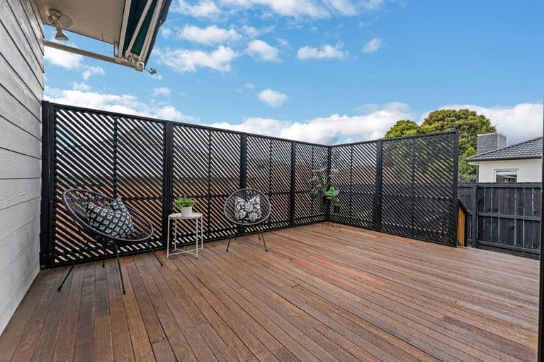 Photo of property in 12 Cleve Road, Green Bay, Auckland, 0604