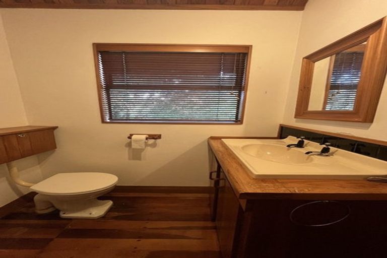 Photo of property in 11 Richmond Hill, Glenside, Wellington, 6037