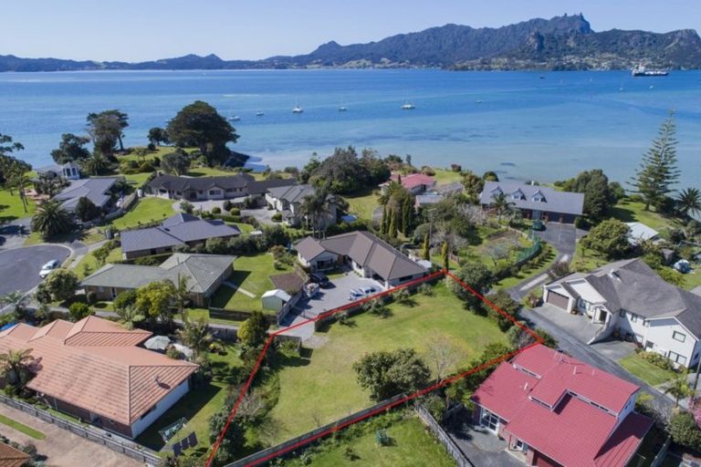 Photo of property in 16 Paradise Point Place, One Tree Point, 0118