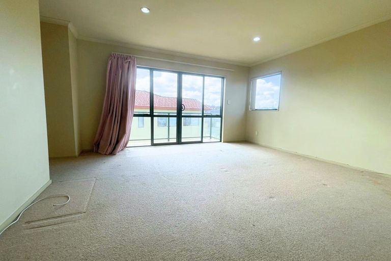 Photo of property in 111 Hugh Green Drive, Pinehill, Auckland, 0632