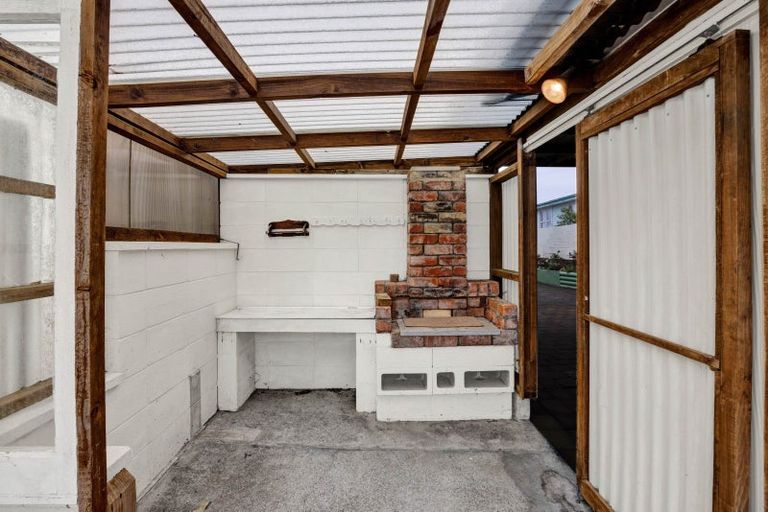 Photo of property in 81 Omata Road, Marfell, New Plymouth, 4310