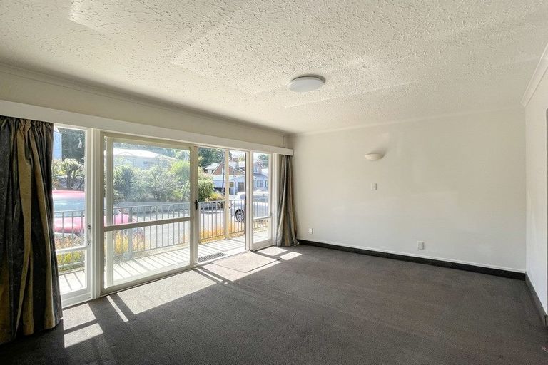 Photo of property in 77 Manor Place, Dunedin Central, Dunedin, 9016