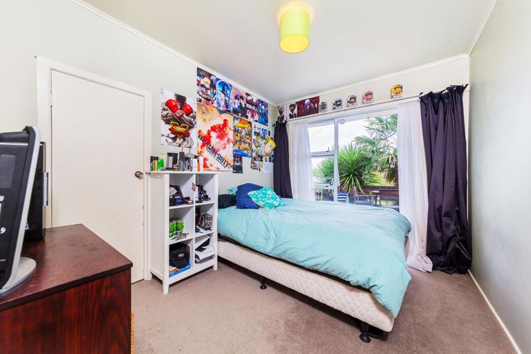 Photo of property in 3 Kaikoura Street, Henderson, Auckland, 0612