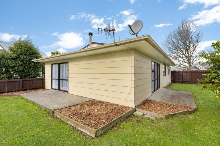 Photo of property in 8 Ashton Place, Highbury, Palmerston North, 4412