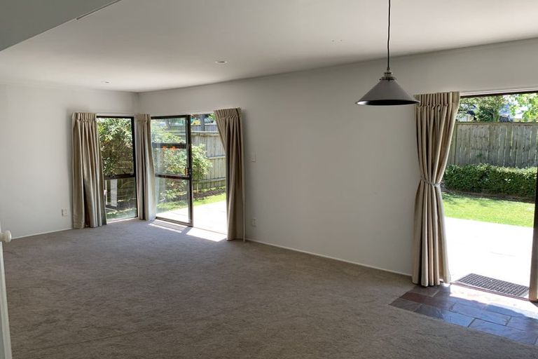 Photo of property in 1/15 Fairfax Avenue, Northcote, Auckland, 0627