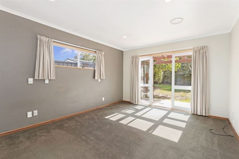 Photo of property in 33 Kirsten Place, Parklands, Christchurch, 8083