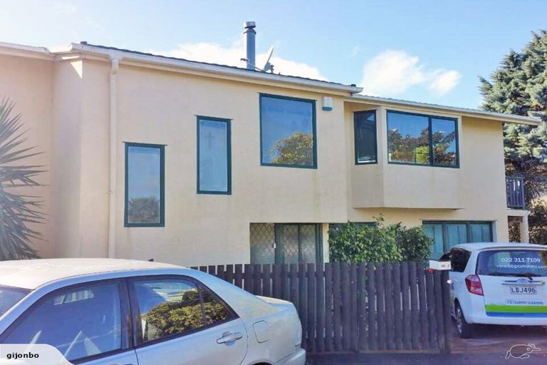 Photo of property in 80j Tirimoana Road, Te Atatu South, Auckland, 0602