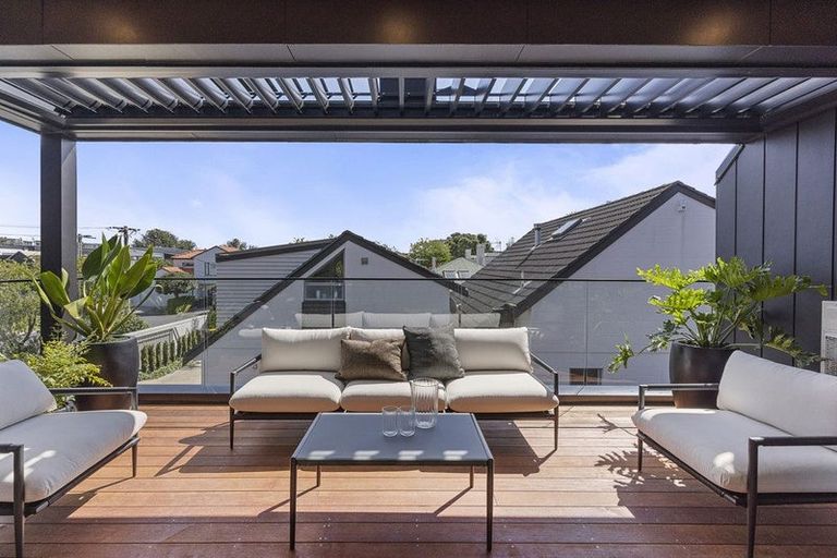 Photo of property in 7a Crete Avenue, Milford, Auckland, 0620