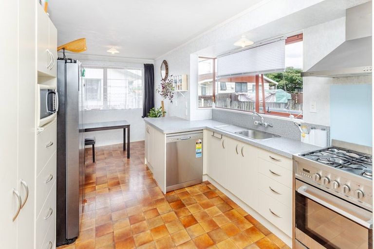 Photo of property in 27h Breckons Avenue, Nawton, Hamilton, 3200