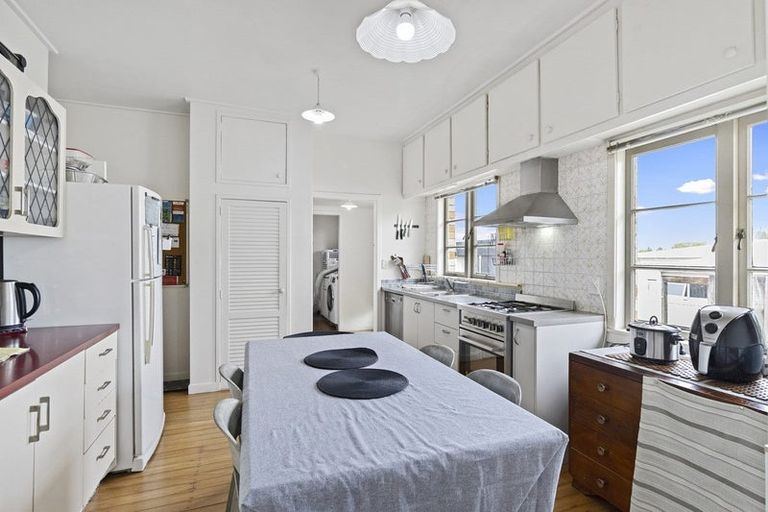 Photo of property in 17 Carey Street, Maeroa, Hamilton, 3200