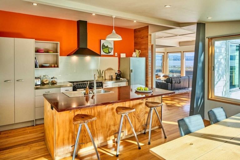 Photo of property in 42 Pukatea Street, Eastbourne, Lower Hutt, 5013