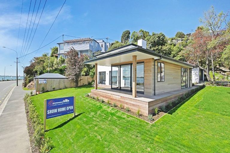 Photo of property in 1 Te Awakura Terrace, Mount Pleasant, Christchurch, 8081