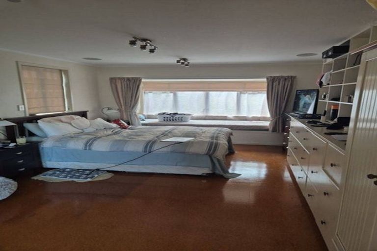 Photo of property in 547 Glenfield Road, Glenfield, Auckland, 0629