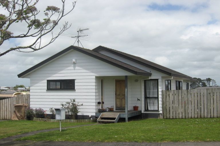 Photo of property in 8 Bill Phillip Place, Clendon Park, Auckland, 2103