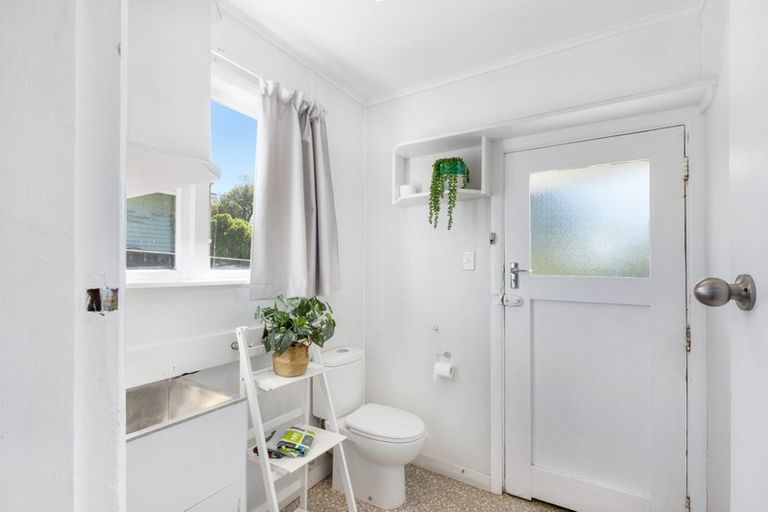 Photo of property in 23-23a Kapiti Crescent, Titahi Bay, Porirua, 5022