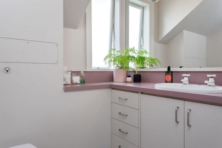 Photo of property in 15 Hewitts Road, Merivale, Christchurch, 8014