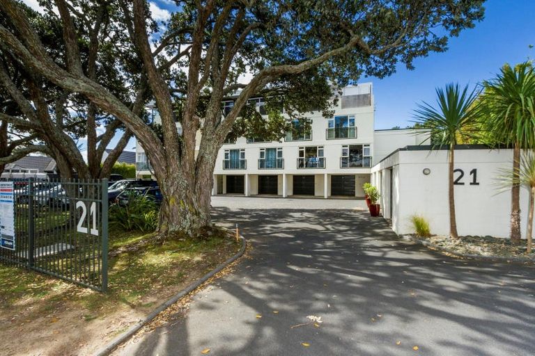 Photo of property in 2/21 Clifton Road, Hauraki, Auckland, 0622