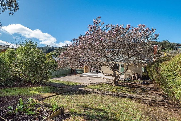 Photo of property in 320 Kaikorai Valley Road, Bradford, Dunedin, 9011